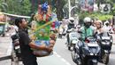 Beberapa pedagang bahkan menawarkan layanan kustomisasi parcel sesuai dengan kebutuhan dan preferensi pelanggan. (Liputan6.com/Herman Zakharia)