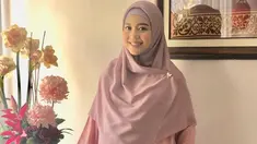 Artis kelahiran Bandung, 22 November 1985 ini pernah bermain sinetron Cintra Fitri yang melambungkan namanya. Namun kini, Nuri Maulida memilih untuk mengurus rumah tangganya. (Liputan6.com/IG/@nurimaulida)