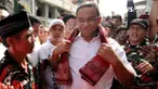Calon Gubernur DKI Jakarta nomor urut 3 Anies Baswedan, memaparkan kronologi tentang insiden jatuhnya lift Blok M Square. 