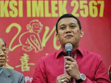 Sekjen PKB, Abdul Kadir Karding (kanan) saat acara Refleksi Imlek 2016 oleh PKB di Jakarta, Rabu (3/2/2016). Karding menyatakan Tahun Monyet Api ini harus menjadi momentum bagi Indonesia memperkuat diri dalam segala aspek. (Liputan6.com/Faizal Fanani)