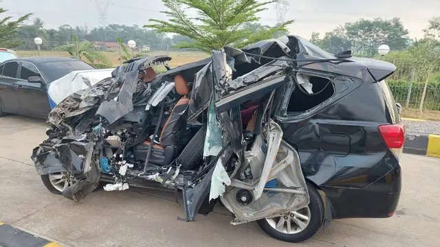 Penampakan mobil yang digunakan ayahanda Emil Dardak, Hermanto Dardak