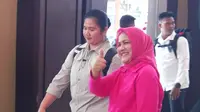 Ibu Negara Iriana Jokowi saat kunjungan ke Surabaya. (Dian Kurniawan/Liputan6.com)