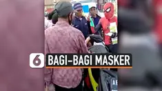SPIDERMAN TURUN KE JALAN, BAGI-BAGI MASKER UNTUK WARGA