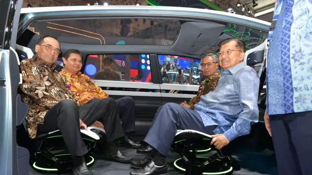 Wapres JK di Gaikindo Indonesia Internasional Auto Show (GIIAS) ke-27 di ICE BSD. (Setwapres)