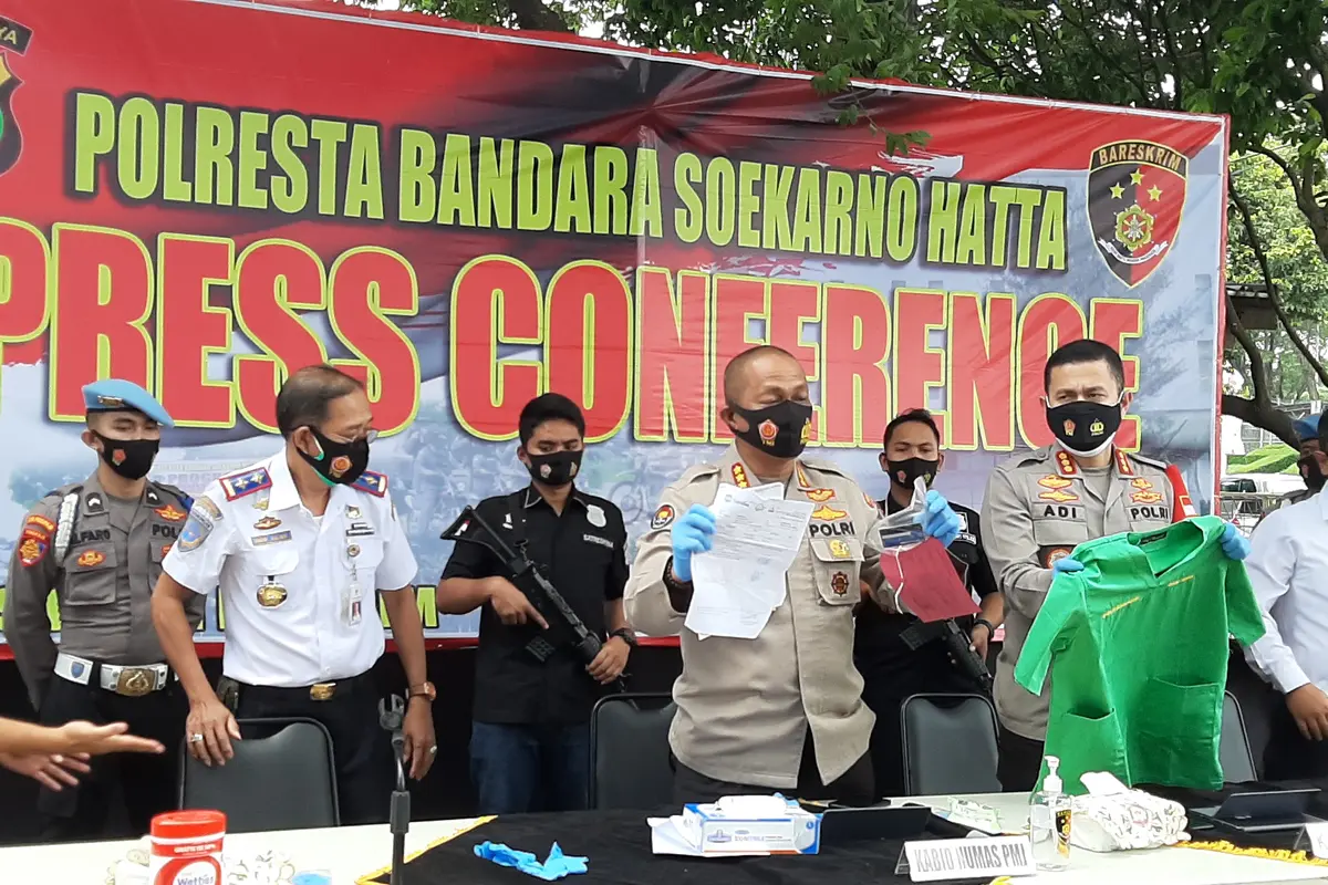 Polisi saat mengungkap sejumlah fakta tentang pelecehan seksual di Bandara Soetta