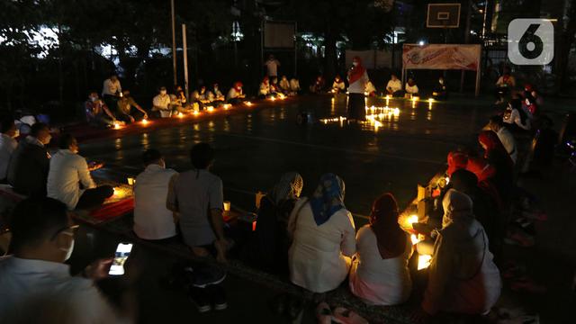 FOTO: Nyala Lampu Malam Renungan Hari AIDS Sedunia