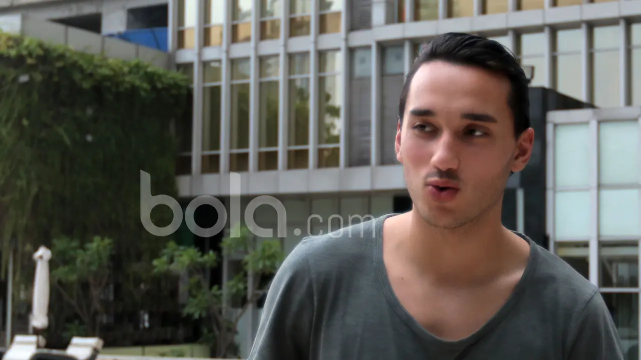 Ezra Walian