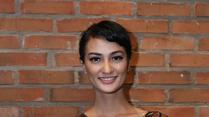 [Bintang] Atiqah Hasiholan