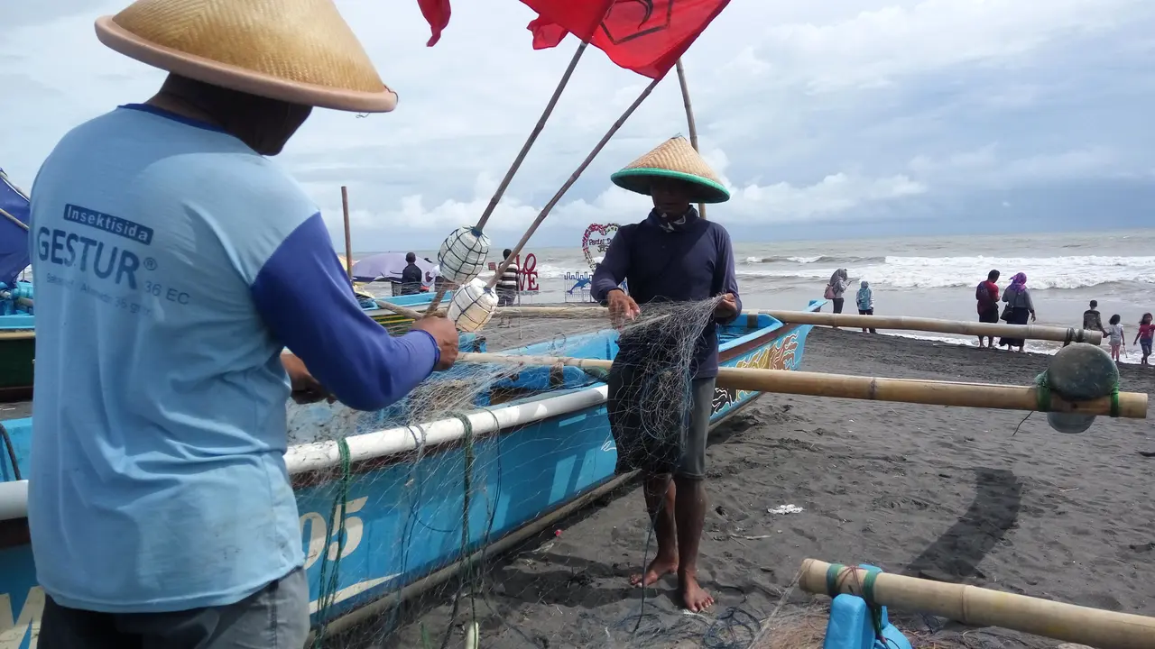Nelayan Pantai Depok Bantul