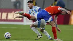Lionel Messi dkk. susah payah mengatasi perlawanan Chile dengan skor 1-0.  (AP Photo/Julia Nikhinson)