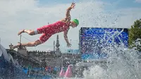 Tjebbe Kaindl dari Austria berkompetisi di babak renang di Sungai Seine pada triathlon individu putra di Olimpiade Paris 2024 di pusat kota Paris pada 31 Juli 2024. (David Goldman / POOL / AFP)