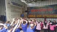 Pasien ODGJ di Yayasan Jamrud Biru, Kota Bekasi, melakukan kegiatan senam bersama yang diadakan pihak Puskesmas Mustikasari. (Foto: Istimewa)