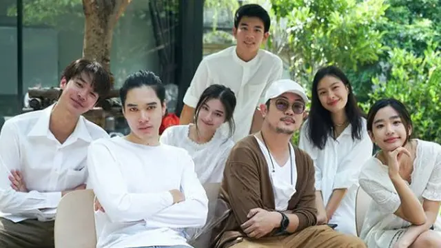 Bertabur Bintang, Ini 6 Potret Pemain F4 Thailand di Balik Layar Syuting