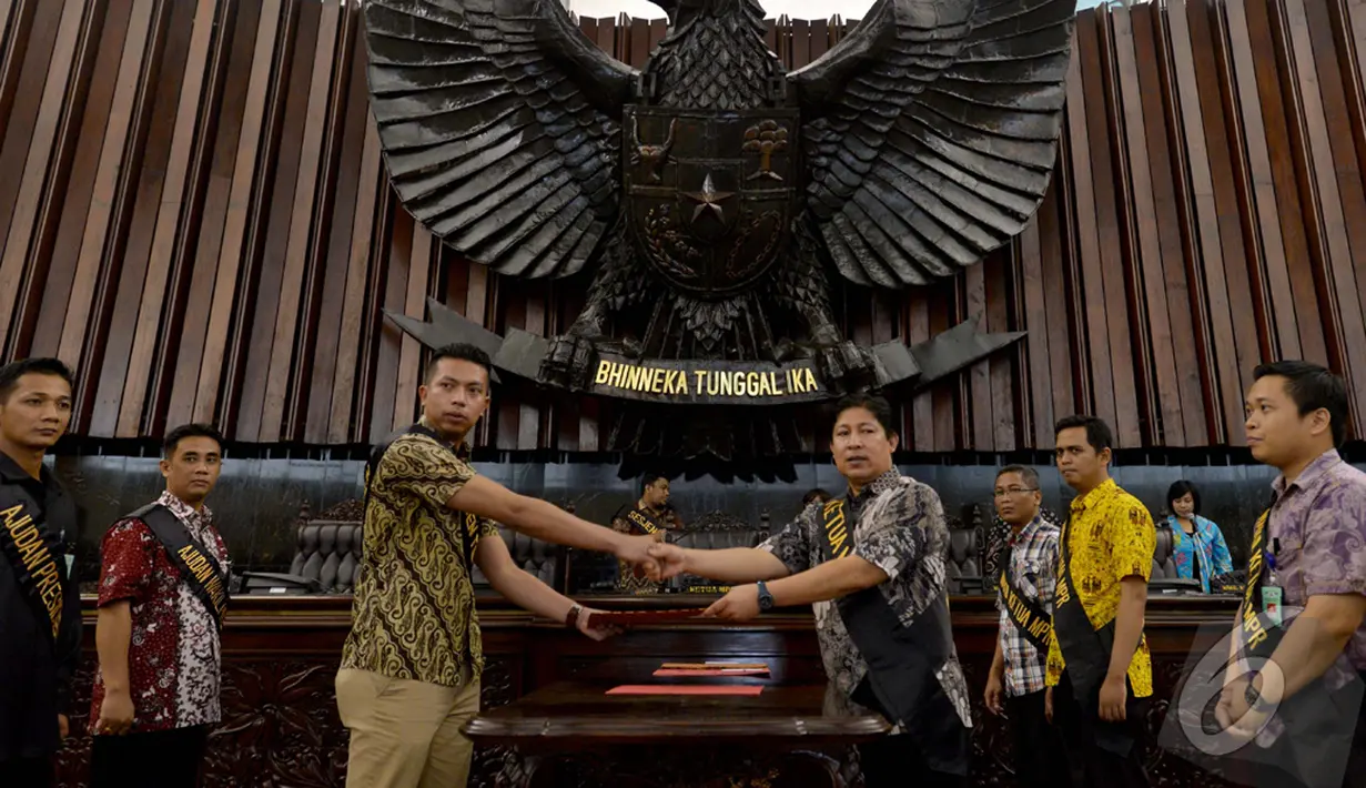 MPR RI gelar gladi kotor acara pelantikan Presiden dan Wakil Presiden terpilih di Gedung Nusantara, Komplek Parlemen, Senayan, Jakarta, Jum'at (17/10/2014) (Liputan6.com/Andrian M Tunay)