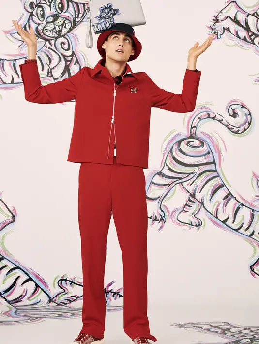 Semua koleksi berpegang pada tiga palet warna utama, yakni biru, putih, dan merah. Palet warna ini dipilih menandai keberuntungan dalam budaya Cina.