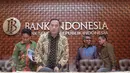 Gubernur BI Agus D.W. Martowardojo (depan) usai menggelar konferensi pers Triwulan III Bank Indonesia di Gedung BI, Jakarta,  (17/11/2015). (Liputan6.com/Angga Yunia)