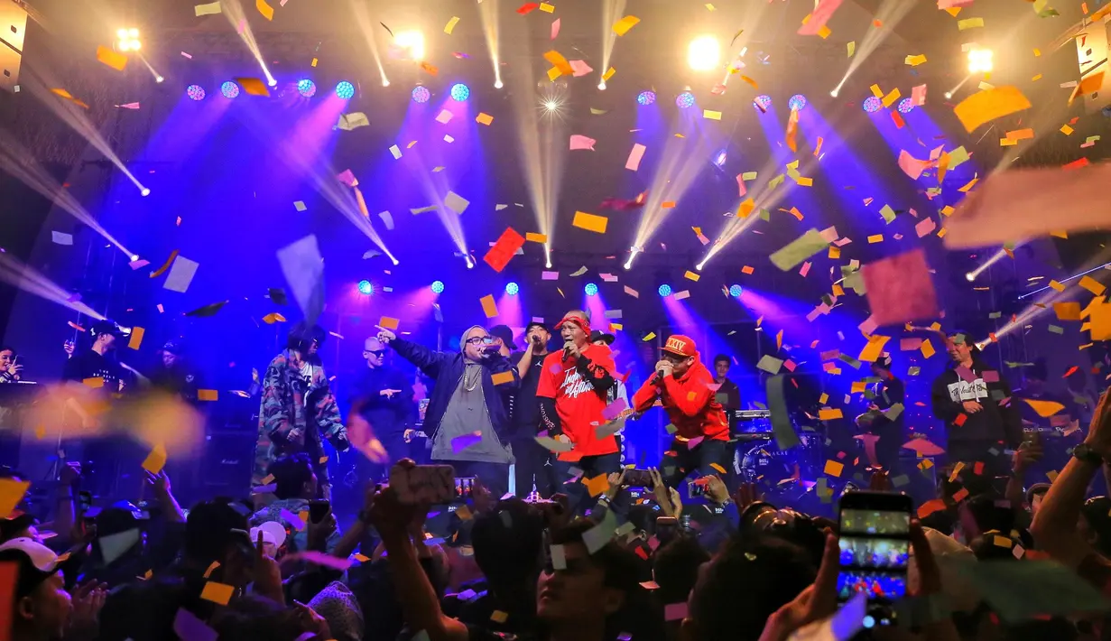 Dalam konser tunggal Iwa K bertajuk, Igor secara khusus melakukan freestyle rap. Ia membawakan satu lagu miliknya dan satu lagu Iwa K. (Adrian Putra/Bintang.com)