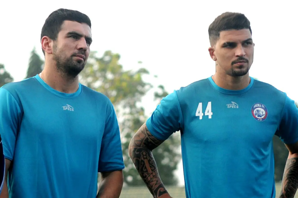 Ahmet Atayev dan Arthur Cunha.