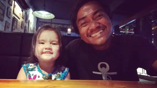 Pernikahannya Sempat Viral, Ini 6 Momen Manis Bayu Kumbara dan Anak