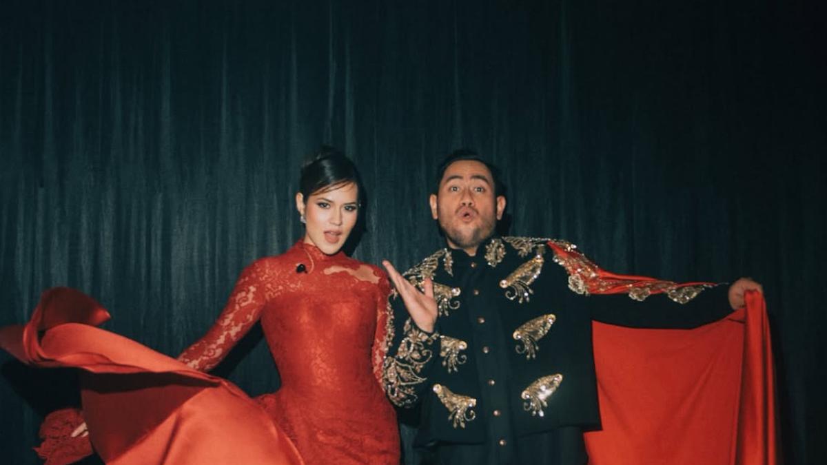 Kolaborasi Satu Panggung, Penampilan Epic Raisa Kenakan Dress Lace dan King Nassar Bergaya Matador