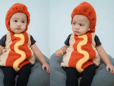 Lucunya Rayyanza kerap diunggah oleh Raffi Ahmad dan Nagita Slavina di Instagram. Rayyanza kerap didandani dengan kostum unik seperti yang terbaru ia memakai kostum hot dog. Rayyanza cosplay hot dog ini bikin warganet kian merasa gemas. (Liputan6.com/IG/raffinagita1717)