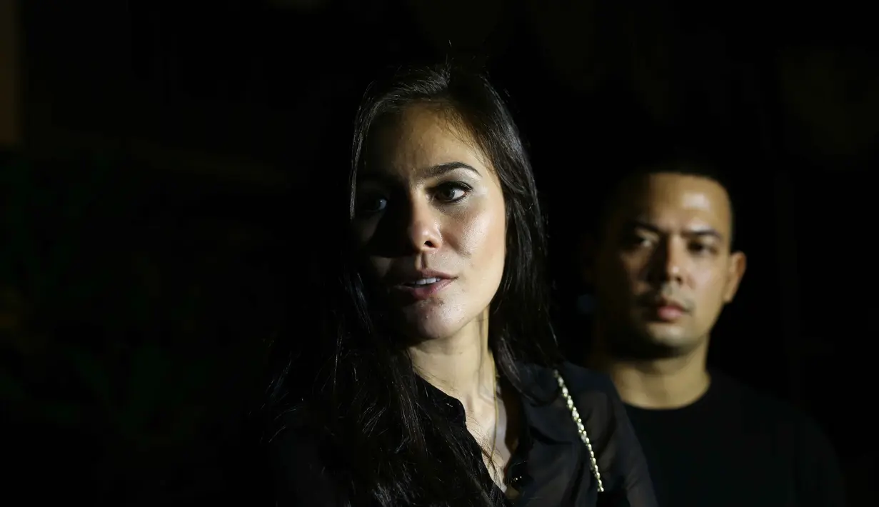 Sebagai pejuang yang kuat dan penuh harapan, yang menginspirasi banyak orang terutama penderita kanker. Ucapan terima kasih atas perjuangan selama ini dengan penyakit kanker yang diderita tiga tahun silam. (Nurwahyunan/Bintang.com)