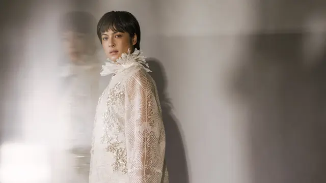Koleksi Busana Lebaran ala Sapto Djojokartiko yang Menenangkan, Mariana Renata Jadi Wajahnya