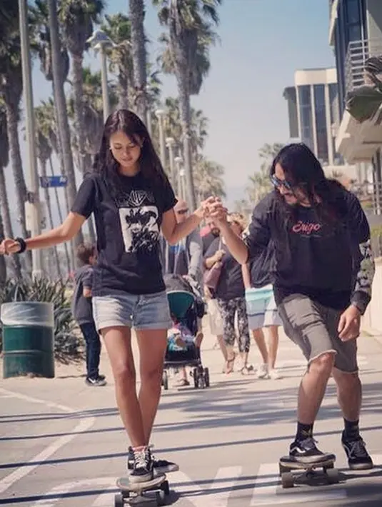 "Aku yakin dia akan menjadi orang yang lebih baik dan lebih hebat lagi habis ini. Dan aku akan selalu support dan setia menunggunya," tulis Aurelie Moeremans. (Instagram/Marcellotahitoe)