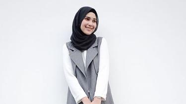 Warna Jilbab Yang Cocok Untuk Baju Silver Abu Abu