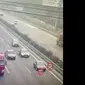 Kawanan kambing menjadi penyebab terjadinya kecelakaan beruntun di jalan tol.