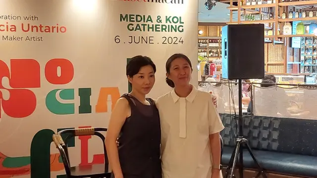 Social House Kolaborasi dengan Seniman Kaca Patricia Untario dan Museum MACAN, Pajang Instalasi Botol Unik