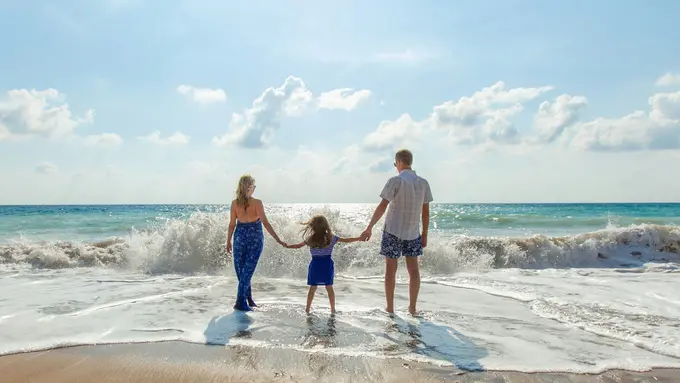 ilustrasi aktivitas seru saat musim panas