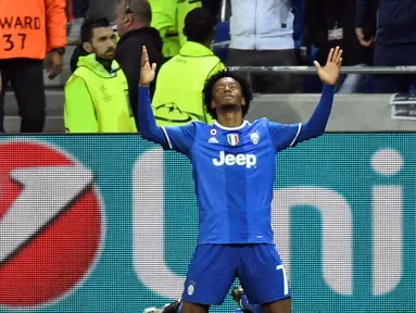 Juventus susah payah taklukkan Olympique Lyon 1-0 dalam laga Grup H Liga Champions di Stade de Lyon, Prancis, Rabu (19/10/2016) dini hari WIB. Gol tunggal Juventus dicetak Juan Cuadrado. (AFP/Philippe Desmazes)
