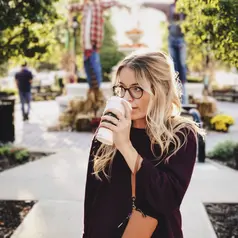 High value woman cenderung rendah hati dan memiliki empati yang tinggi. (Foto: Unsplash/Caleb George)