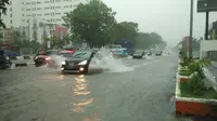 Hujan Semalaman, Kawasan Pantai Losari Banjir