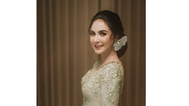6 Potret Arumi Bachsin saat Pakai Kebaya, Anggun Banget