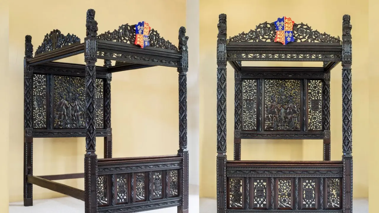 Tempat Tidur Kuno di Hotel Inggris