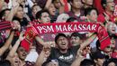 Suporter PSM Makassar saat pertandingan melawan Persija Jakarta pada laga Piala Indonesia 2019 di SUGBK, Jakarta, Minggu (21/7). Persija menang 1-0 atas PSM. (Bola.com/M Iqbal Ichsan)