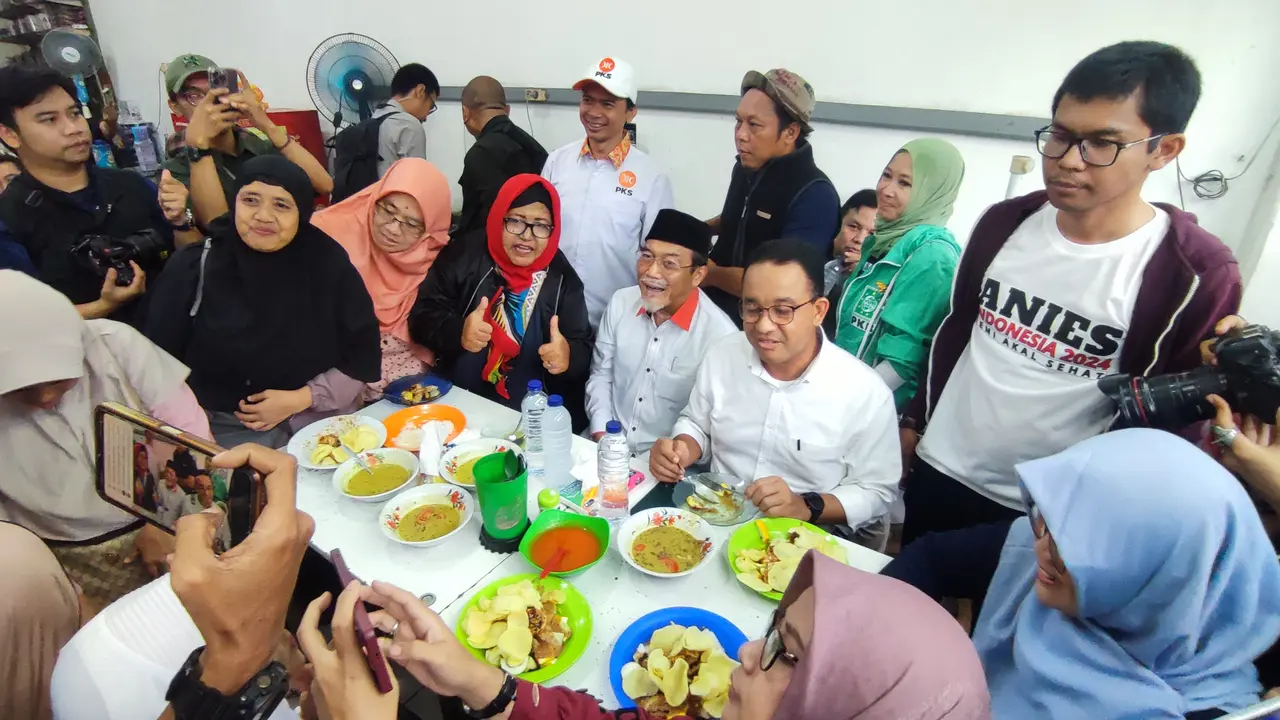 Calon presiden (Capres) nomor urut 1 Anies Baswedan mengunjungi Kota Bogor di hari pertama kampanye Pilpres 2024 pada Selasa (28/11/2023).