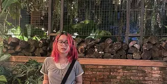 "Sebulan setelah ditabrak dia nggak berani nyetir, ke mana mana naik uber." kata Astrid Kuya di kawasan Pancoran, Senin (13/3/2023) dilansir dari Kapanlagi. [Instagram/cintakuya]