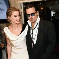 Baru-baru ini kabar perceraian datang dari pasangan Amber Heard dan Johnny Depp. Pasalnya, usia pernikahan mereka masih tergolong baru yakni 15 bulan. (AFP/Bintang.com)