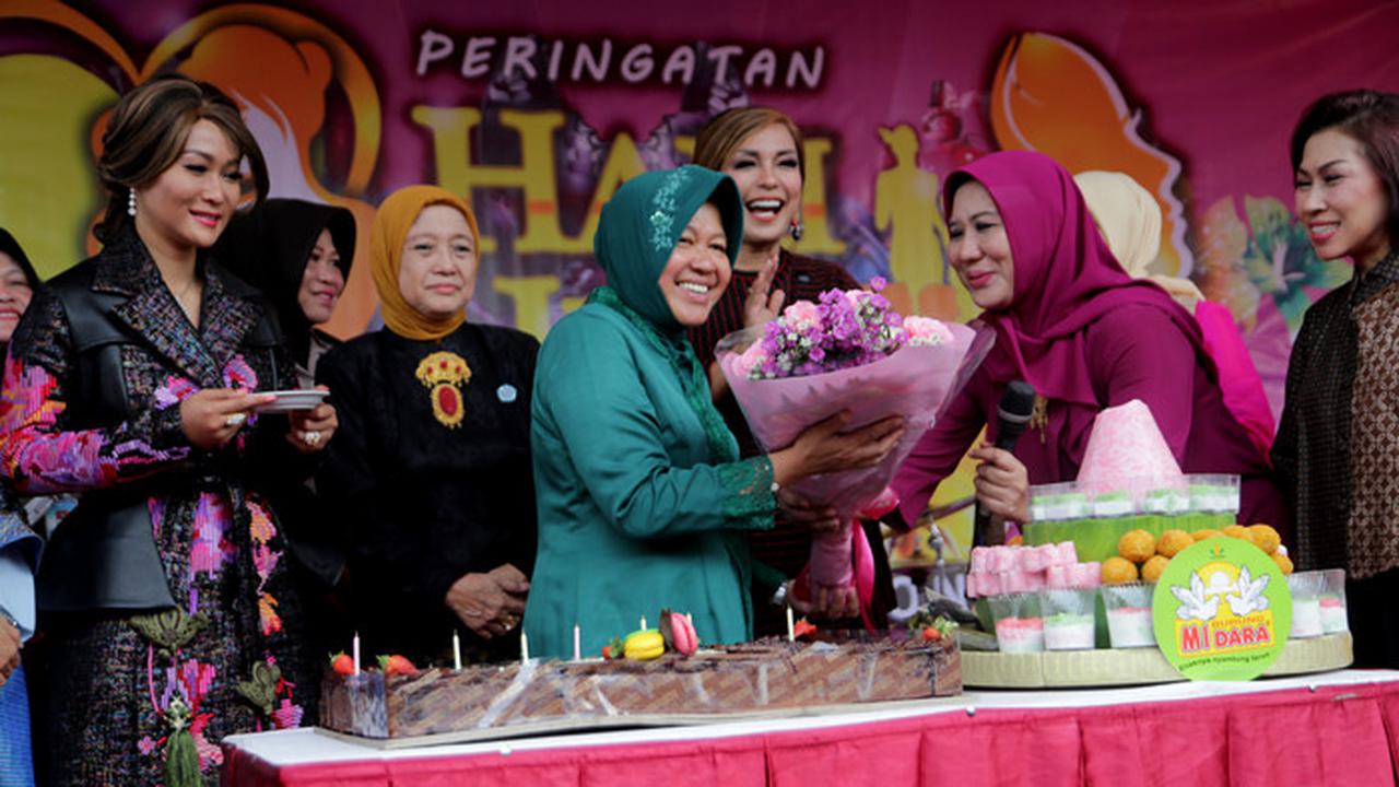 Ketika Risma dan Inul Satu Pangung Bicarakan Suami di Hari Ibu