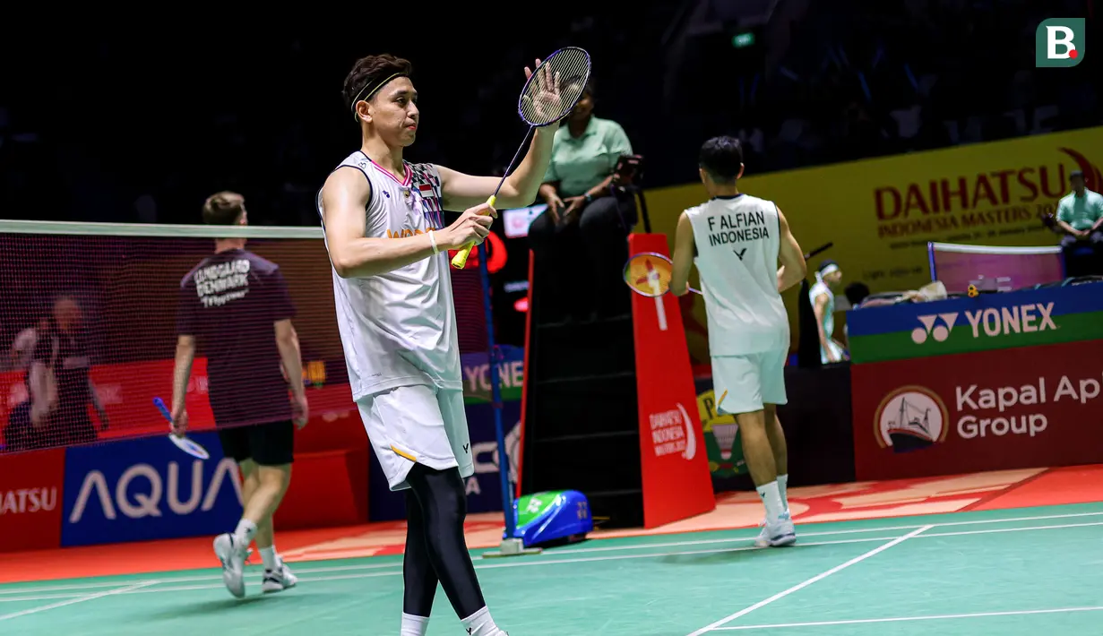 Bermain di Istora Senayan, Jakarta, Fajar/Rian butuh tiga gim untuk meraih kemenangan dengan skor, 13-21, 21-19, 21-11 atas pasangan ranking 24 dunia. (Bola.com/Bagas lazuardi)