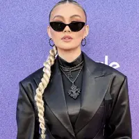 Tampilan Agnez Mo serba Hitam Kenakan Perhiasan Rp70 jutaan di Ajang Penghargaan Musik Internasional Bareng Sang Kekasih/dok. @joeythao