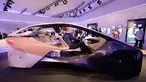 Holger Hampf, kepala BMW pengalaman pengguna, bersama seorang reporter duduk di mobil konsep masa depan BMW, i Inside Future, yang dipamerkan dalam ajang Consumer Electronic Show (CES) 2017 di Las Vegas, AS, 5 Januari 2017. (AP Photo / Jae C. Hong)