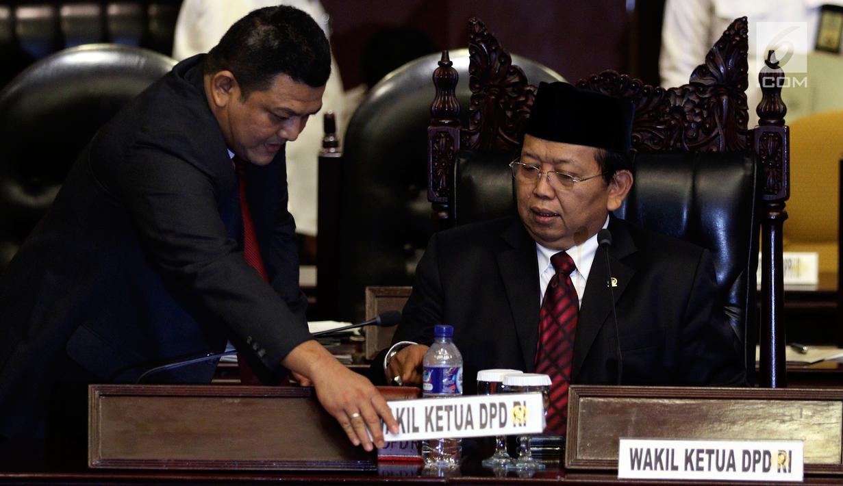 Wakil Ketua DPD terpilih Akhmad Muqowam langsung memimpin Rapat usai sumpah jabatan saat dilantik pada Rapat Paripurna DPD di Kompleks Parlemen Senayan, Jakarta, Kamis (26/7). (Liputan6.com/Johan Tallo)