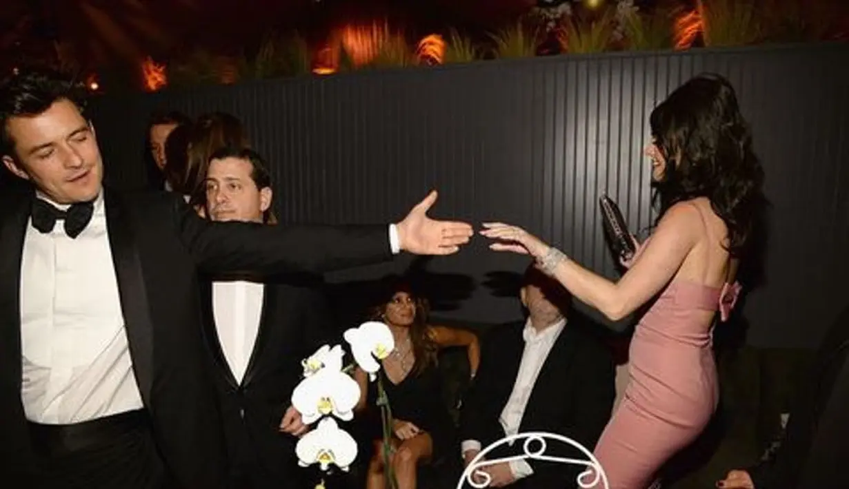 Dilansir dari E! News, mereka tak pernah berhenti berhubungan meski putus. (Cosmopolitan)