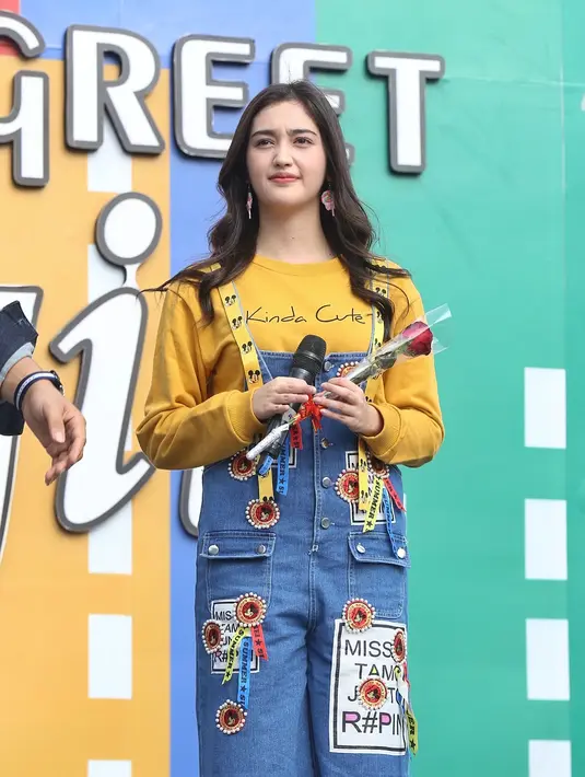 "Aku pikir awalnya bakal aman-aman saja. Eh taunya pas sampai, aku tuh sampai ditarik-tarik gitu,"ujar Ranty Maria. (Nurwahyunan/Bintang.com)