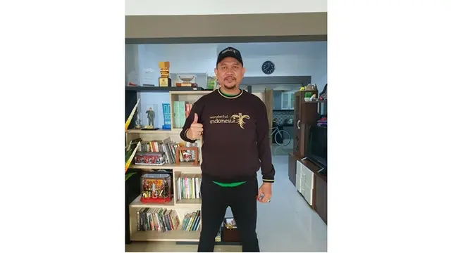 Sering Kenakan Jas, Ini 7 Gaya Kasual Cak Lontong