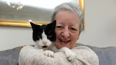 Kucing ini menyelamatkan nyawa sang pemilik yang ternyata mengidap kanker stadium 3.